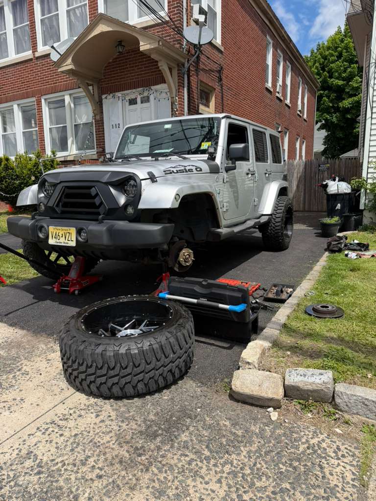 Jeep - Brake replacement and caliper painting