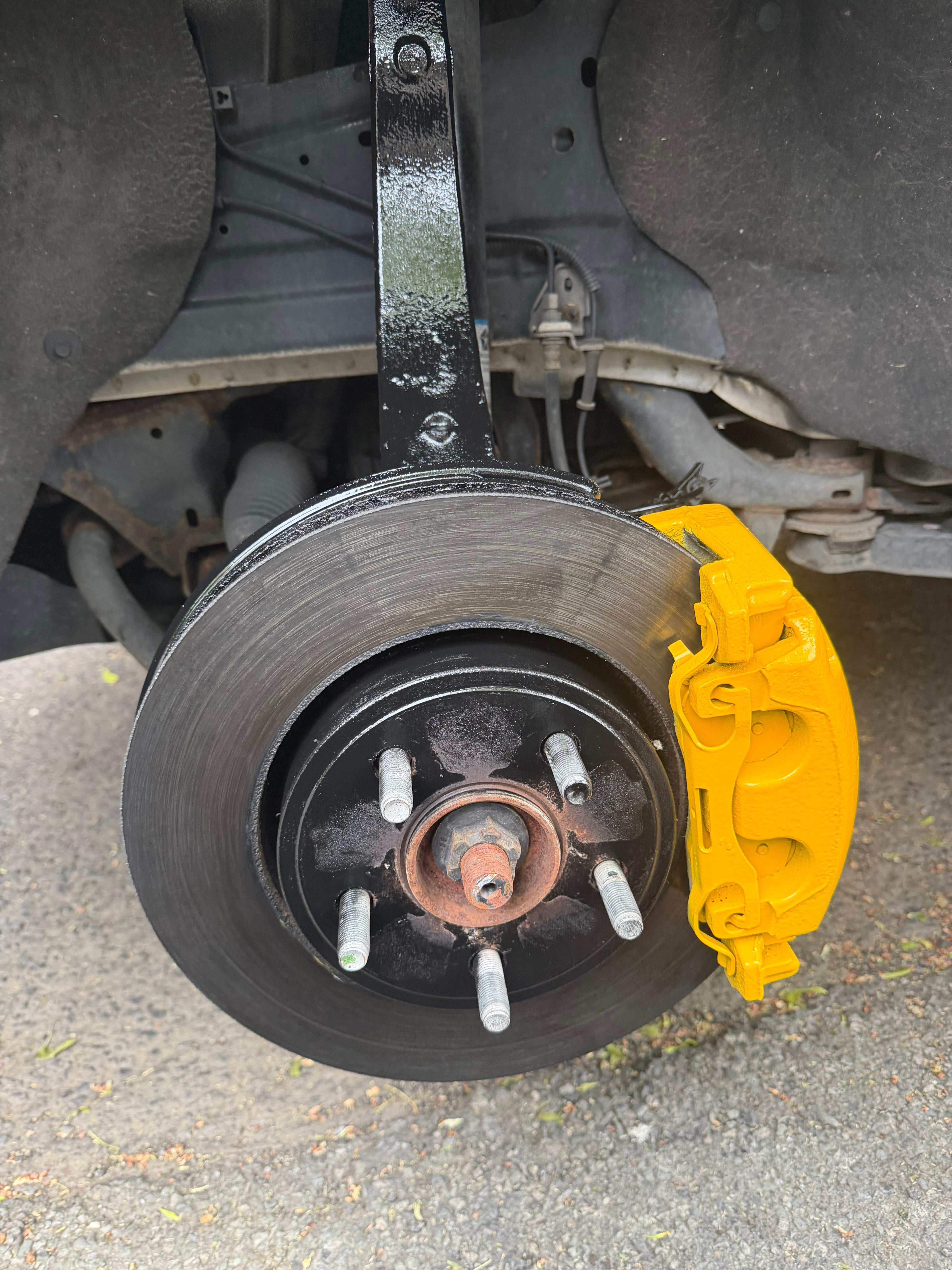 Yellow caliper — outdoor mobile service